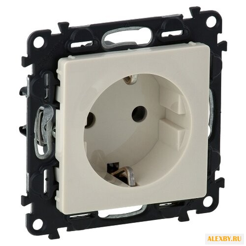 Розетка Legrand Valena Life