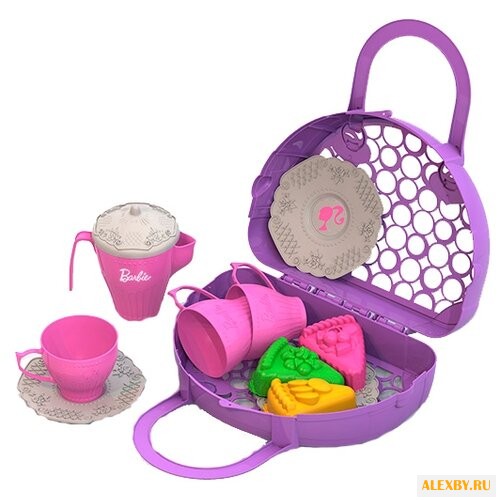 Набор продуктов с посудой