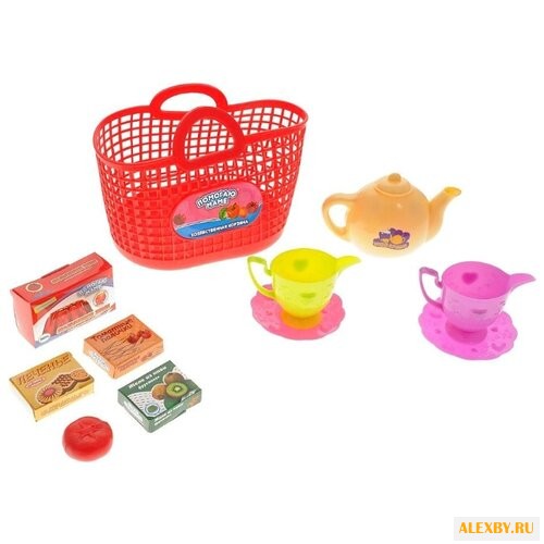 Набор продуктов с посудой