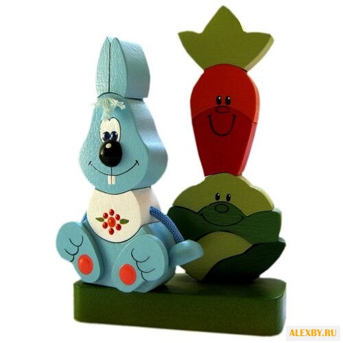 Пирамидка Крона Зайка на грядке