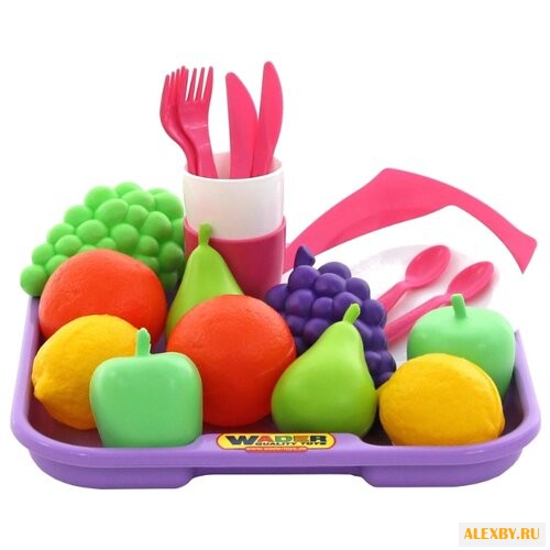 Набор продуктов с посудой